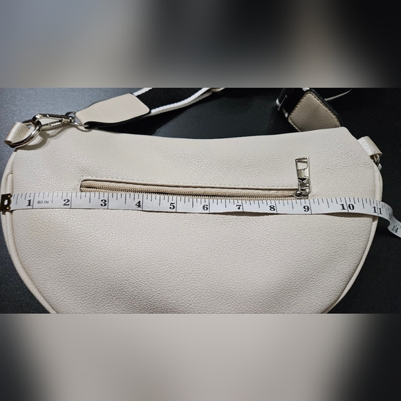 Chic Cream and Black Crossbody Bag - Picture 5 of 8
